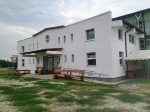 intrare secundara spate sala sport