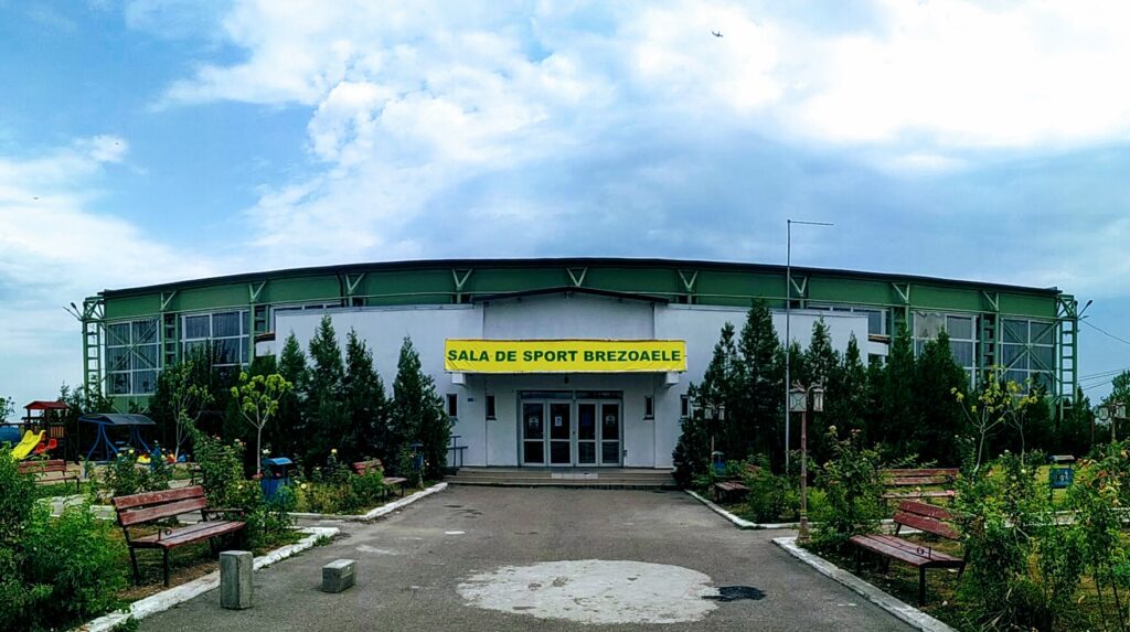Intrare principala sala de sport Brezoaele