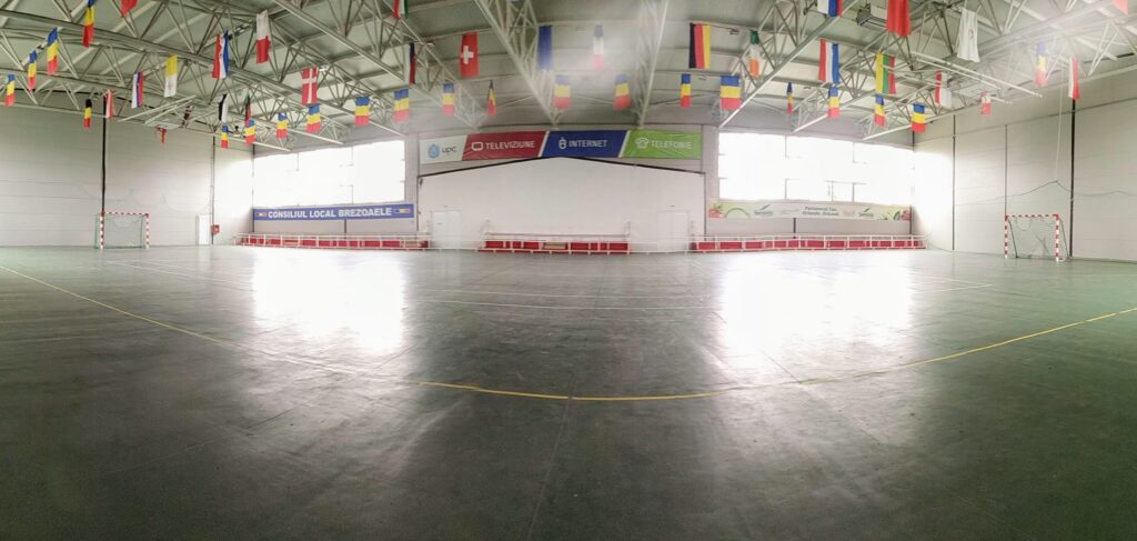 Vedere panoramica incinta principala sala de sport Brezoaele