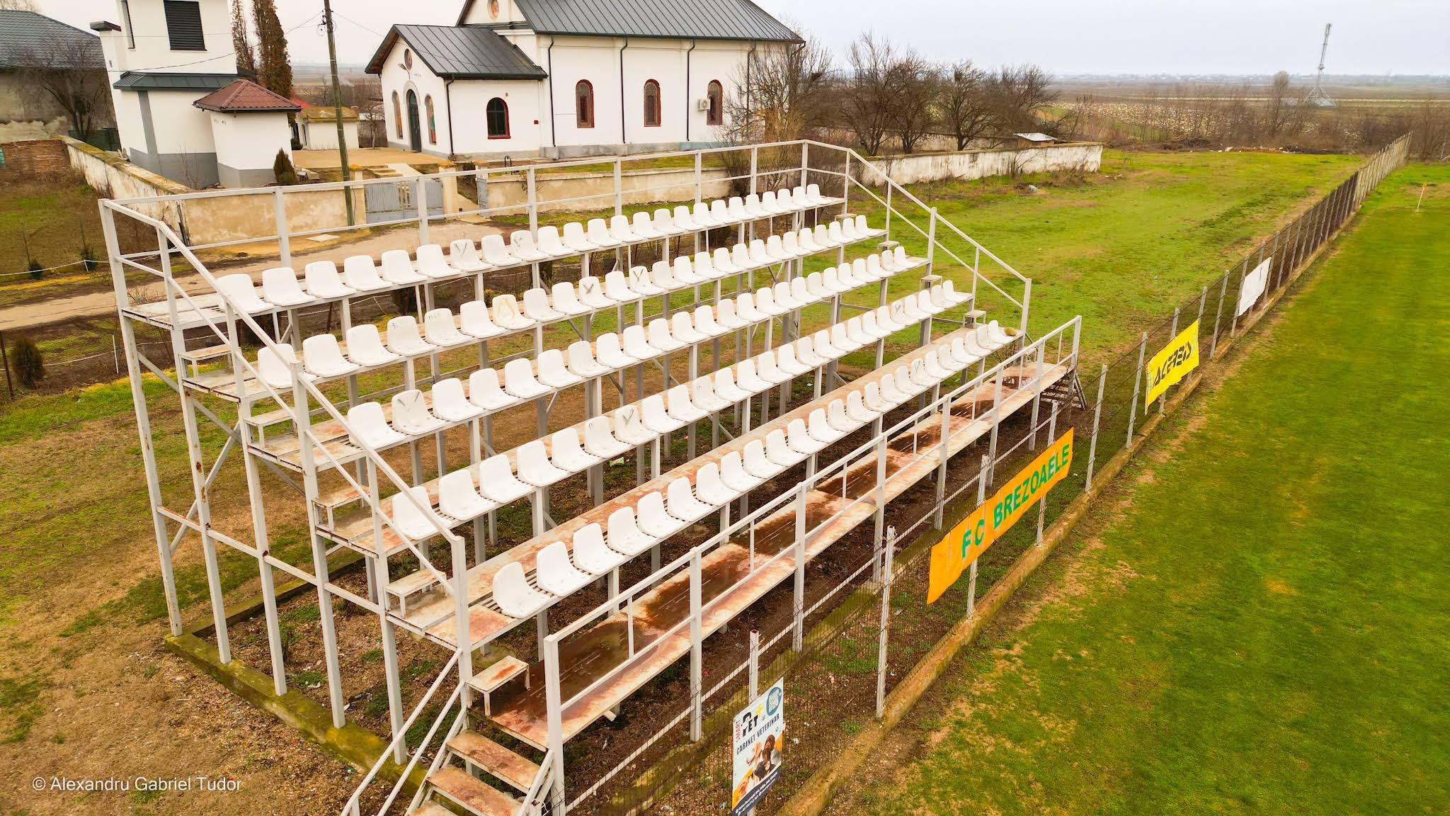 Tribuna teren. Fotografie realizata de Alexandru Gabriel Tudor